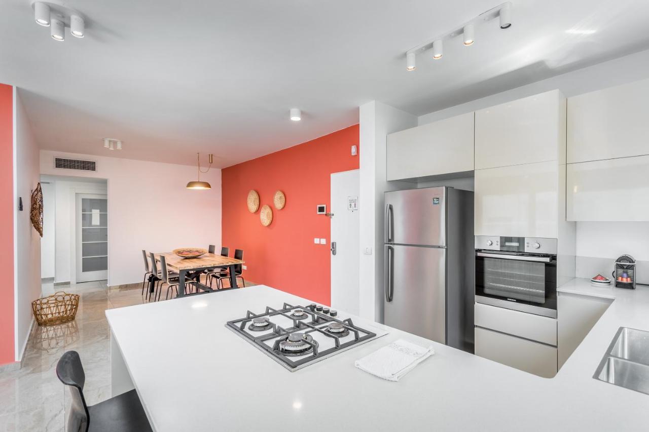 3 Bedrooms Apt Balcony & Parking Near Banana Beach Tel Aviv Exterior photo