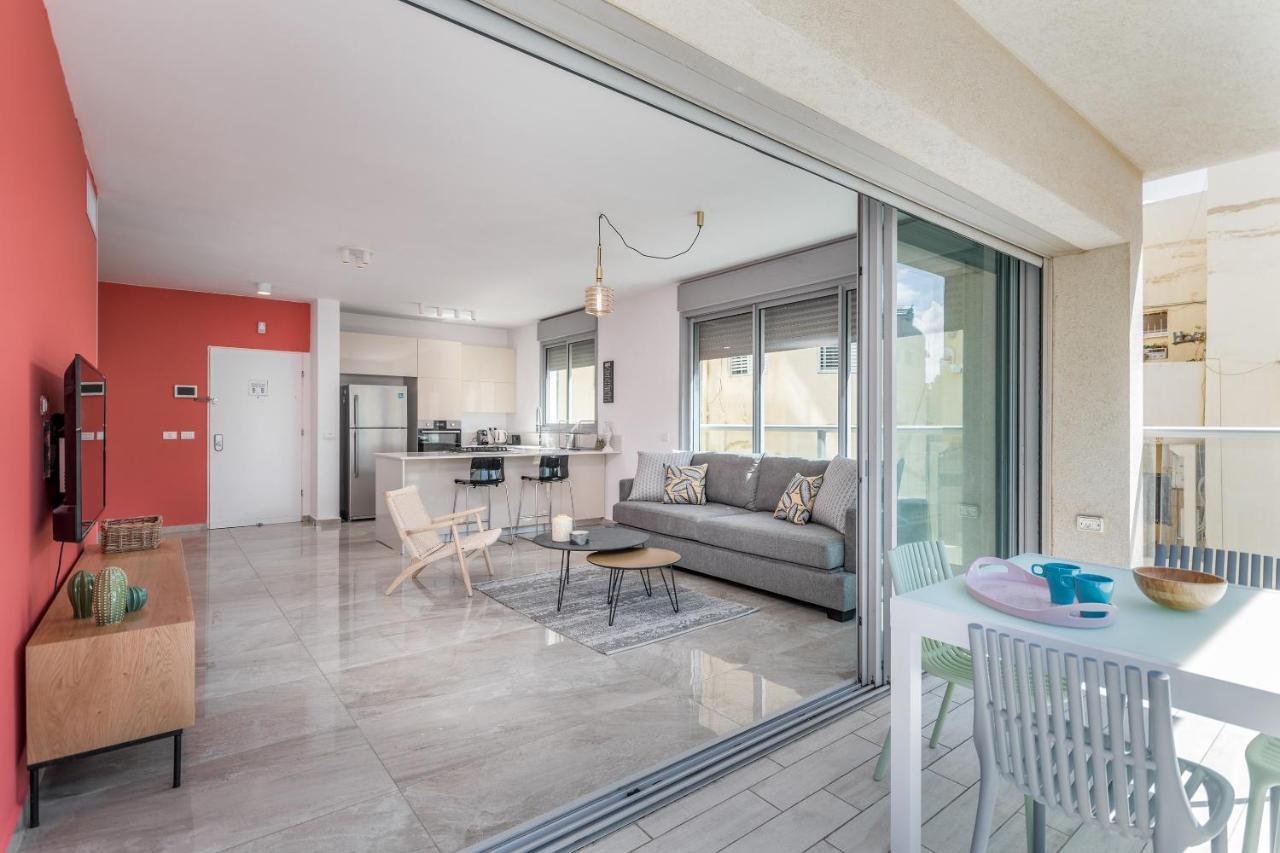 3 Bedrooms Apt Balcony & Parking Near Banana Beach Tel Aviv Exterior photo