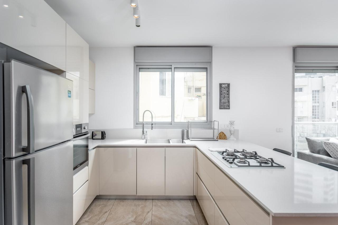3 Bedrooms Apt Balcony & Parking Near Banana Beach Tel Aviv Exterior photo