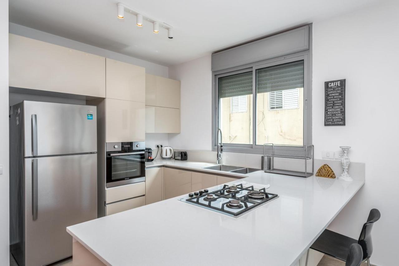3 Bedrooms Apt Balcony & Parking Near Banana Beach Tel Aviv Exterior photo
