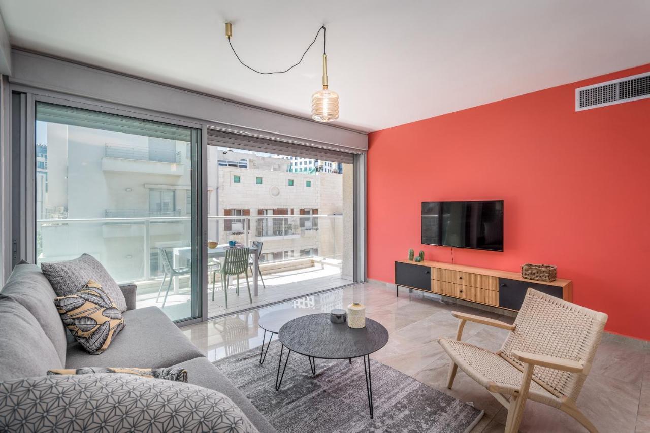 3 Bedrooms Apt Balcony & Parking Near Banana Beach Tel Aviv Exterior photo