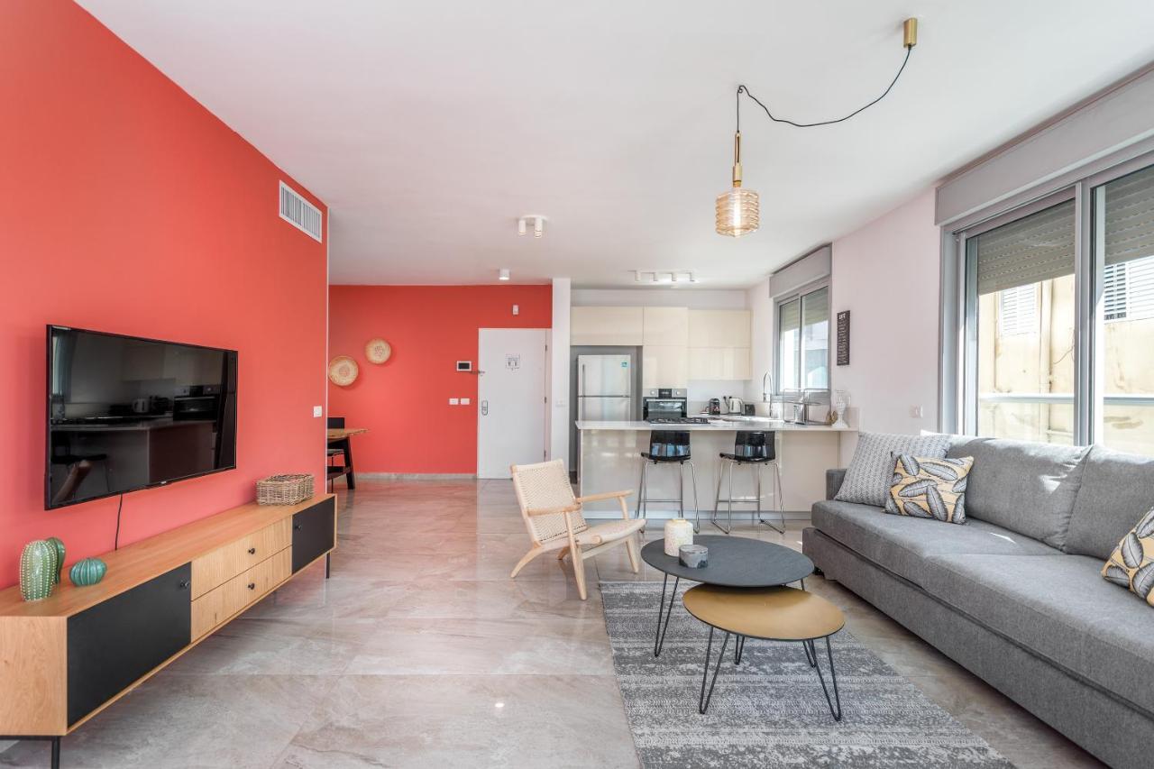 3 Bedrooms Apt Balcony & Parking Near Banana Beach Tel Aviv Exterior photo