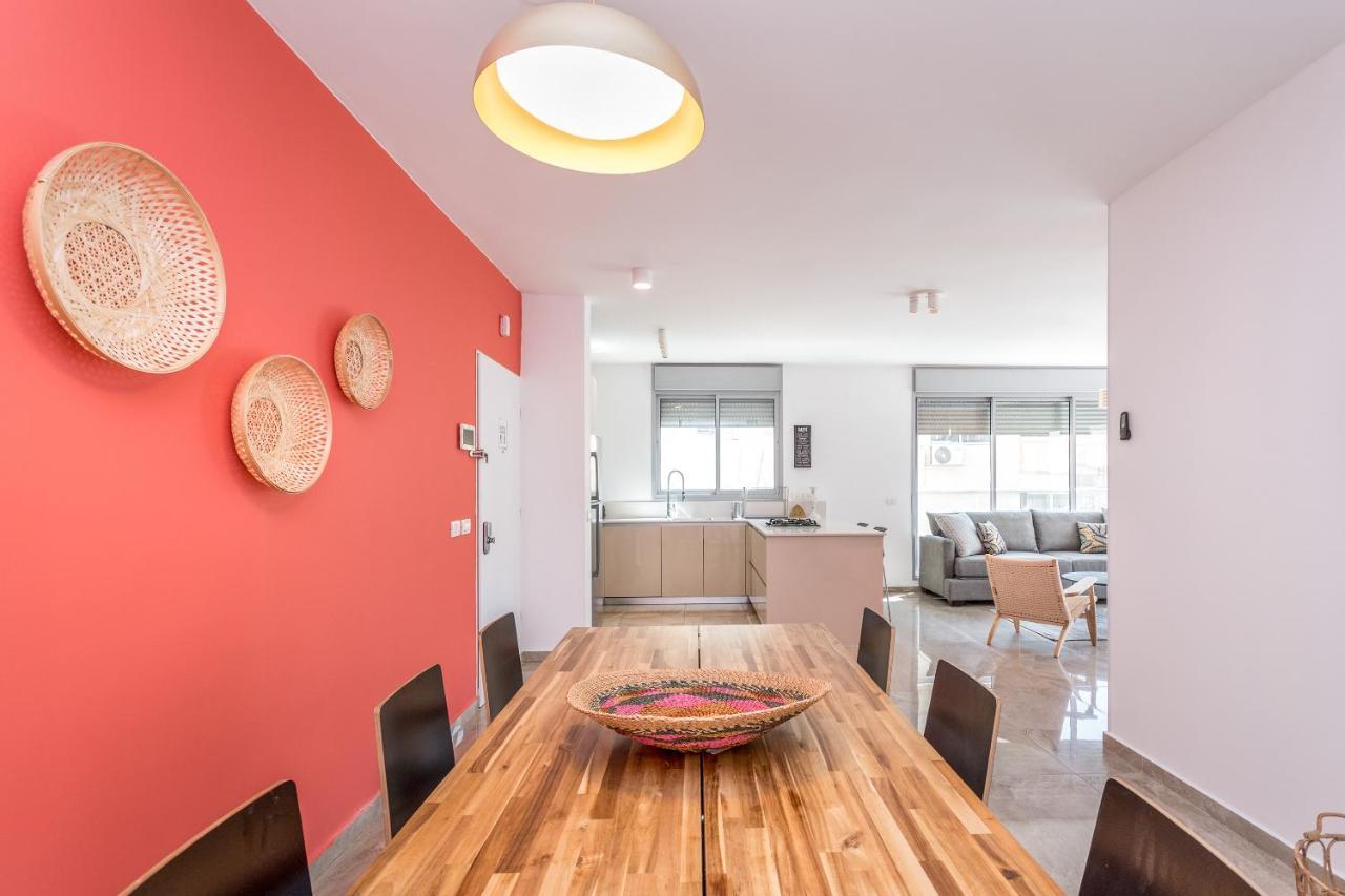 3 Bedrooms Apt Balcony & Parking Near Banana Beach Tel Aviv Exterior photo