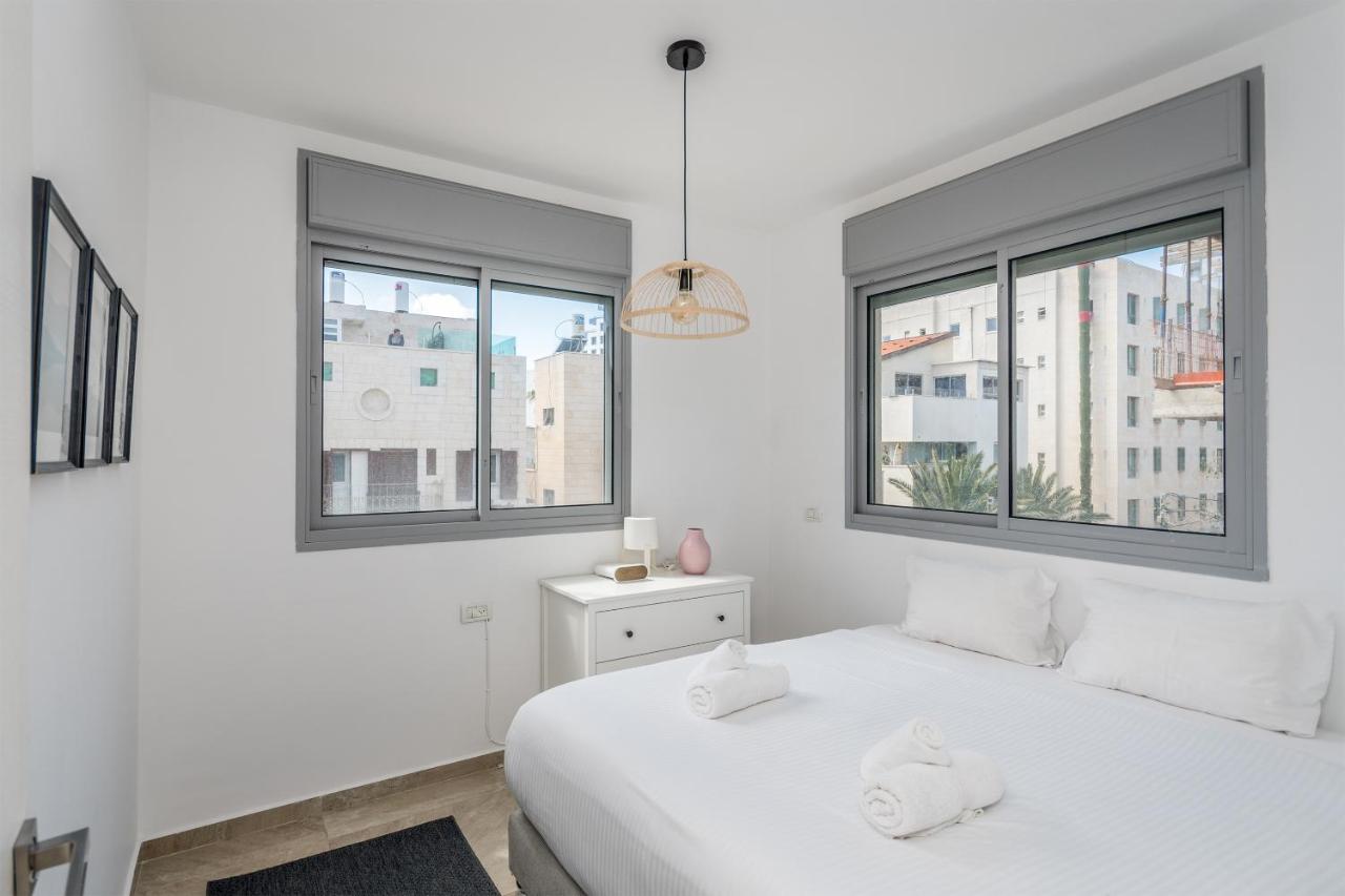 3 Bedrooms Apt Balcony & Parking Near Banana Beach Tel Aviv Exterior photo
